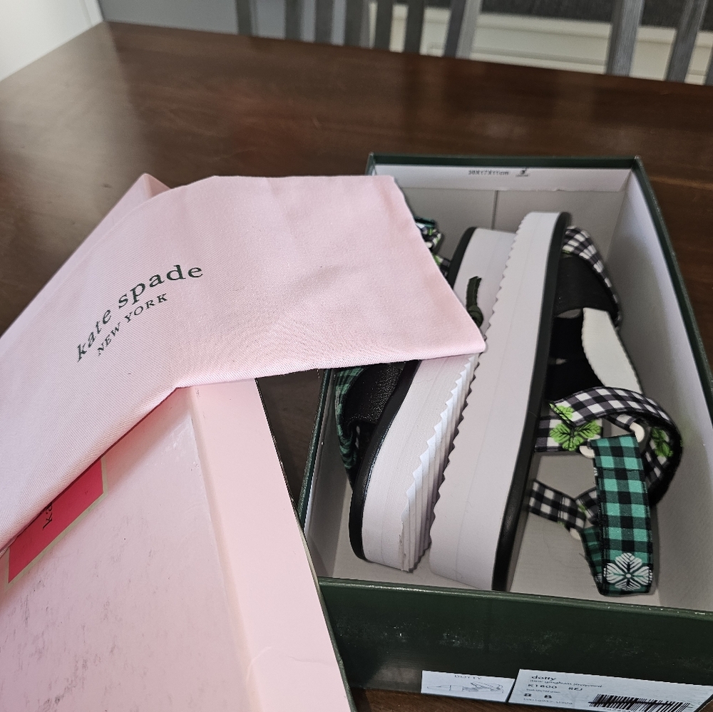 Kate spade dotty sandle new in box with dustbag size 8
